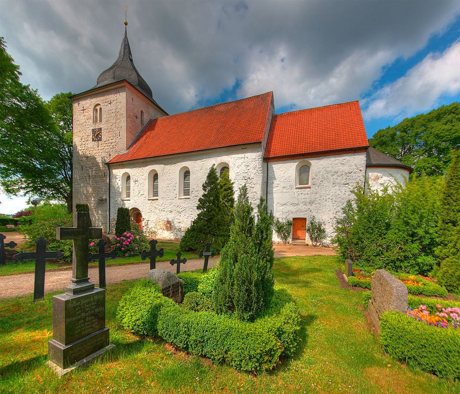 Petrikirche Bosau (c) Elke Wetzig via Wikipedia