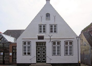 Mommsens Geburthaus - Das alte Diakonat in Garding ; (c) Klaaschwotzer via Wikipedia