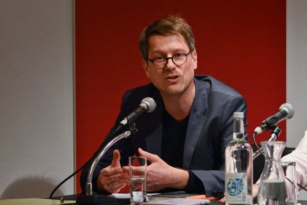 Jan Wagner bei einer Lesung im Literaturhaus Schleswig-Holstein 2017